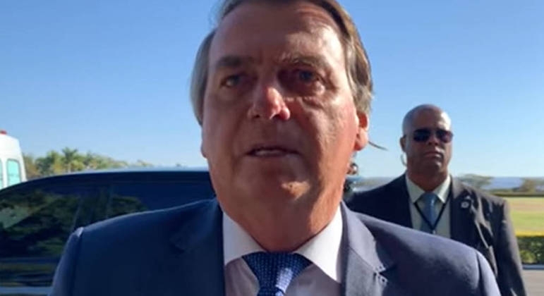 Bolsonaro diz que exagerou em churrasco, por isso acabou passando mal (YOUTUBE/ REPRODUÇÃO 19-07-2021)