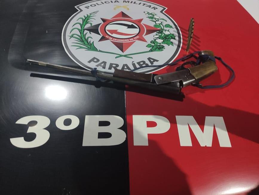 Diante do ilícito, o suspeito foi conduzido à delegacia de Polícia Civil para os procedimentos que requer o caso (Foto: Divulgação PMPB)