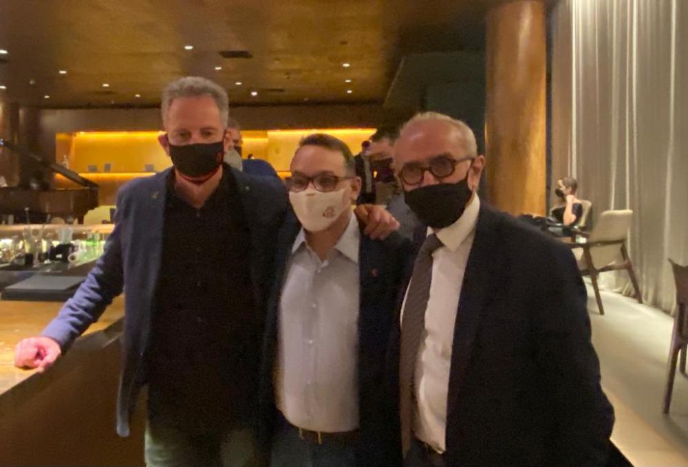 Da esq. para dir.: Rodolfo Landim (presidente do Flamengo), Aleksander Santos (dirigente) e Cícero Lucena (Foto: Divulgação)