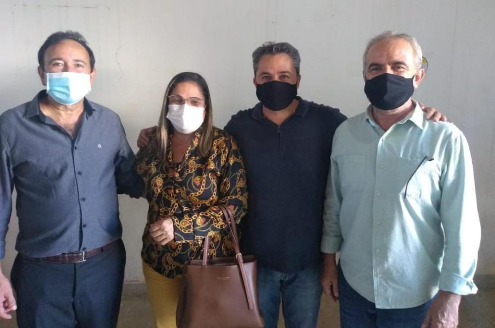 Efraim recebeu o reforço do apoio dos prefeitos de Teixeira, Wenceslau (PDT), de Taperoá, George (PSDB), e de Juru a prefeita Solange (Cidadania). (Foto: Reprodução).