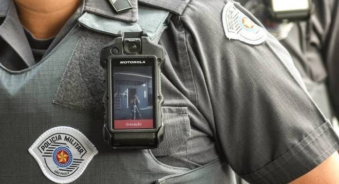 Medida leva em conta provas anuladas pela Justiça e experiência de SP, onde o uso do equipamento reduziu mortes provocadas por intervenção policial (Foto: R7)