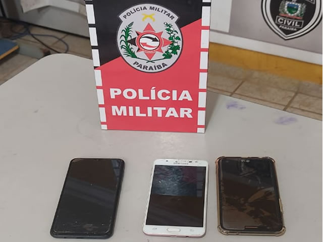 A dupla confessou o crime e foi encaminhada à delegacia de Polícia Civil de Catolé do Rocha juntamente com o material recuperado (Foto: Divulgação PMPB)