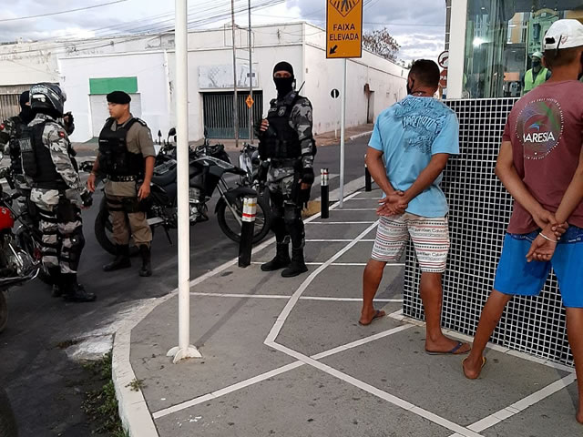 Diante do ilícito, os suspeitos e a droga apreendida foram encaminhados à Central de Polícia Civil para serem adotadas as medidas pertinentes ao caso (Foto: Reprodução)
