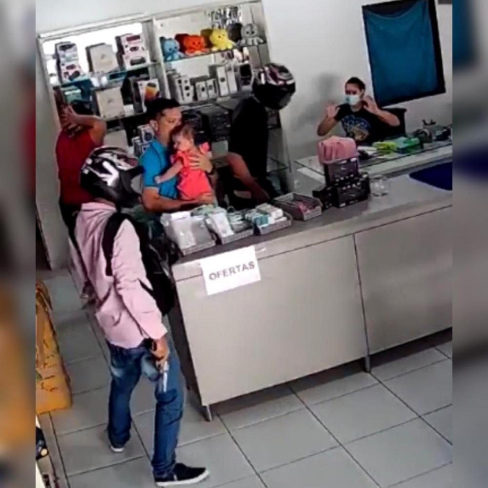 A Polícia Militar foi acionada e realizou diligências pela cidade, porém os infratores da Lei não foram presos (Foto: Reprodução)