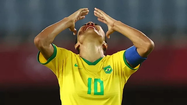 Marta lamenta eliminação do Brasil (Foto: REUTERS/Amr Abdallah Dalsh)