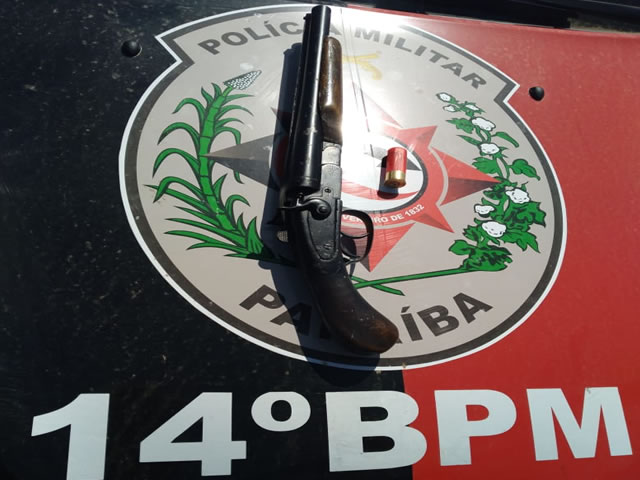 Os suspeitos conseguiram foragir da ação policial e a arma apreendida foi levada à delegacia de Polícia Civil para serem adotados os procedimentos que necessita o caso (Foto: Reprodução)