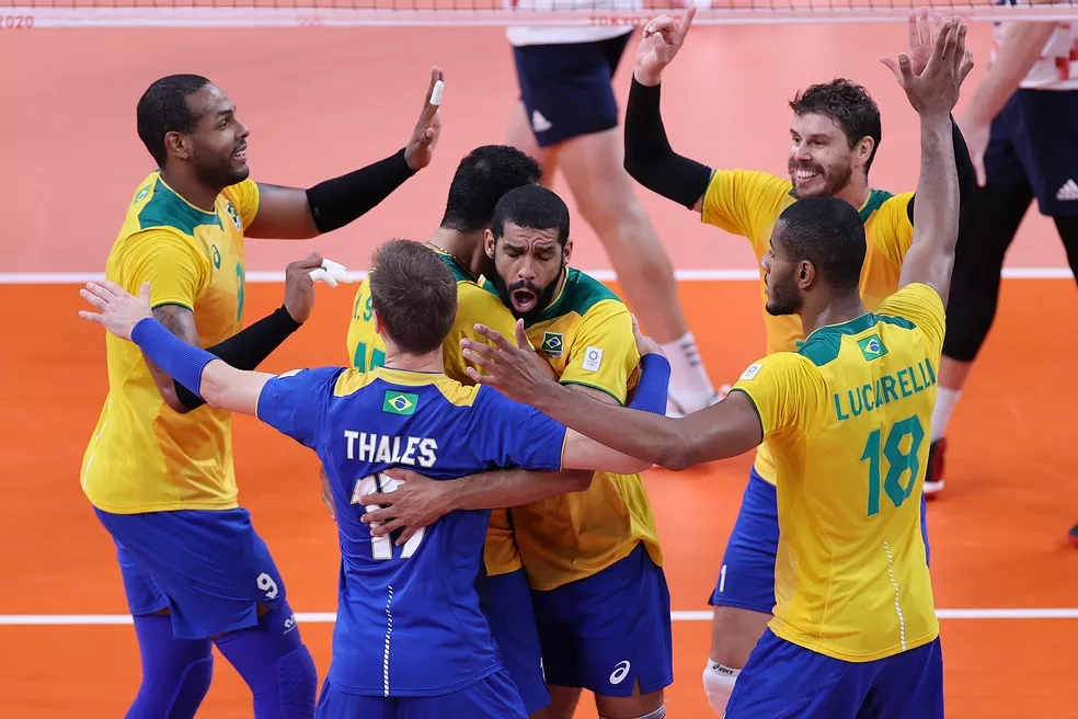 Jogadores do Brasil comemoram vitória sobre os EUA — Foto: Toru Hanai/Getty Images