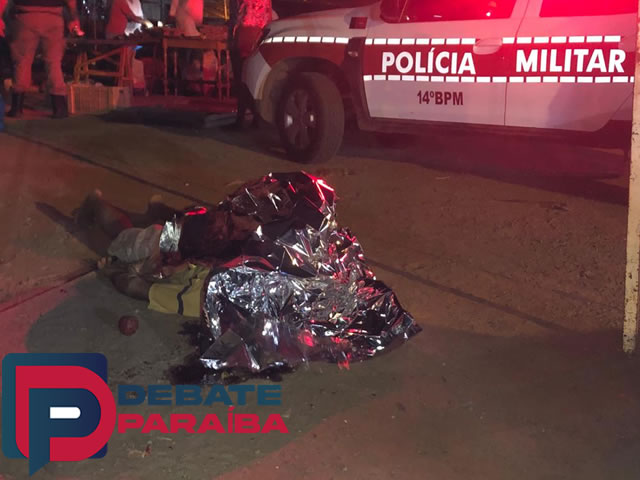 Após ser feita a perícia por parte dos agentes do Instituto de Polícia Científica (IPC), o corpo de Renato Rodrigues Soares foi encaminhado ao NUMOL para ser feita a autópsia (Foto: Debate Paraíba)