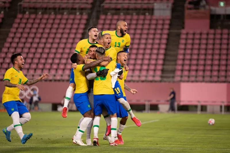 Jogadores comemoram classificação à final (Foto: Reuters)