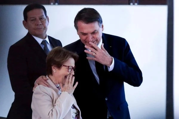 Bolsonaro e Tereza Cristina, Ministra da Agricultura (Foto: Metrópoles)