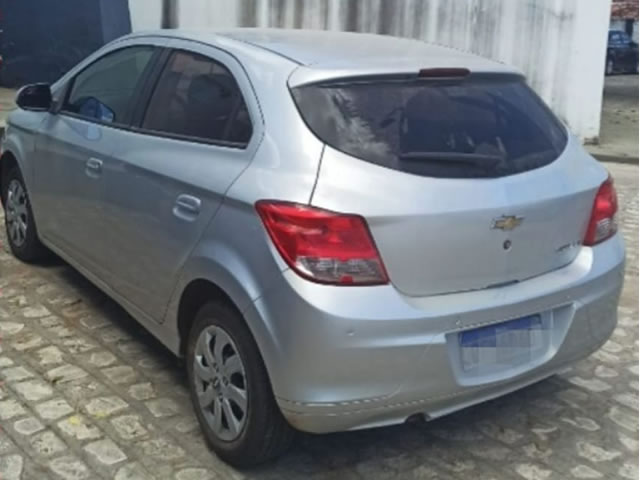 O automóvel foi levado à delegacia de Policia Civil para serem adotadas as medidas cabíveis, e em seguida ser devolvido ao verdadeiro proprietário (Foto: Reprodução)