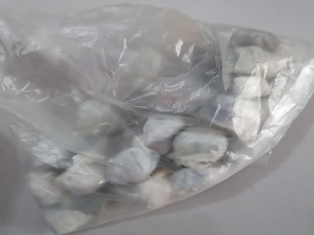 Diante do ato ilícito, a droga apreendida foi levada à delegacia de Polícia Civil para serem realizados os procedimentos cabíveis (Foto: Reprodução)