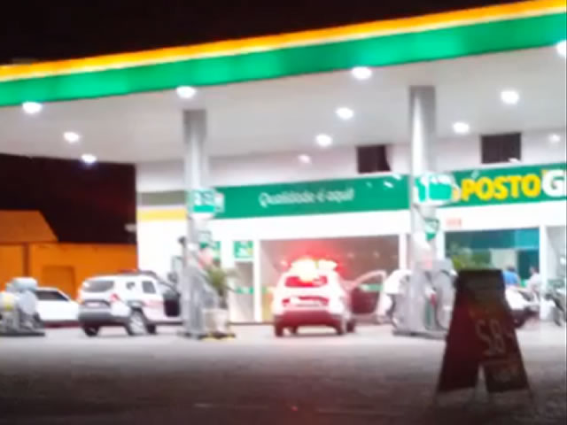 A Polícia Militar foi mobilizada e após analisar as câmeras de segurança deram início as diligências, mas até o presente momento nenhum suspeito foi localizado e preso (Foto: Reprodução)