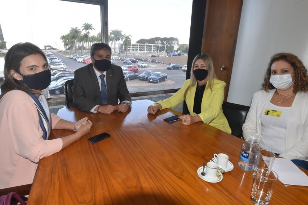 O encontro aconteceu na liderança do Democratas, na Câmara dos Deputados, em Brasília, e o assunto principal foi a indicação de emenda de bancada para a instituição (Foto: Divulgação)