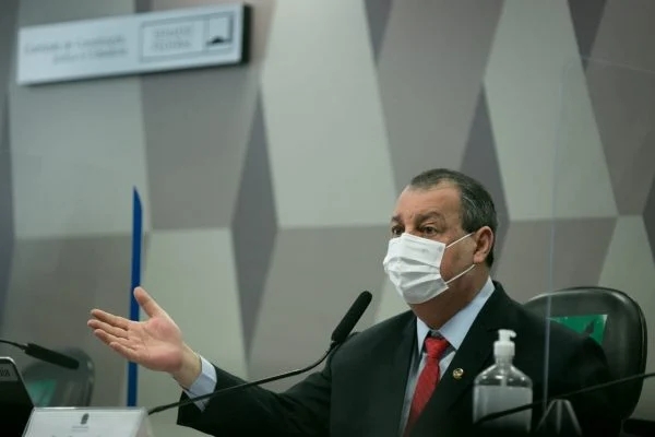 Presidente da CPI da Covid, senador Omar Aziz, do PSD-AM (Foto: Metrópoles)