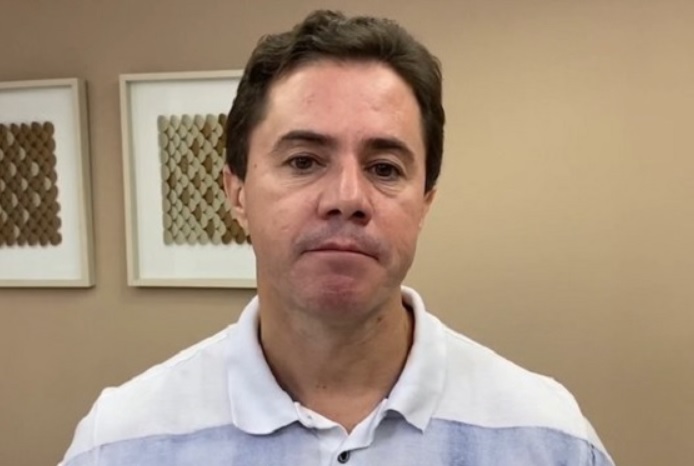 O jornalista revelou em seu blog que 'uma velha guarda' da legenda avisou que o senador não é de confiança. (Foto: Reprodução).