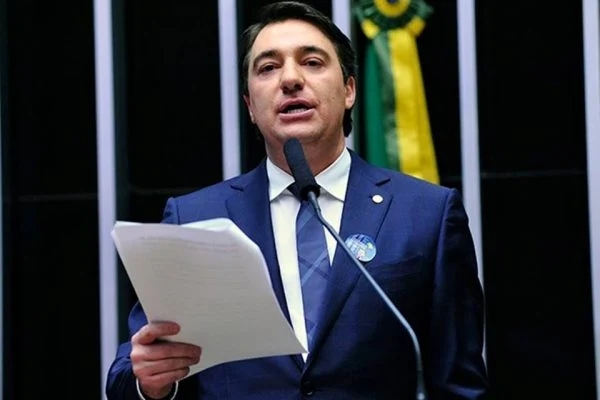 Giacobo (PL-PR) enviou áudios ao sogro no qual o chama de 