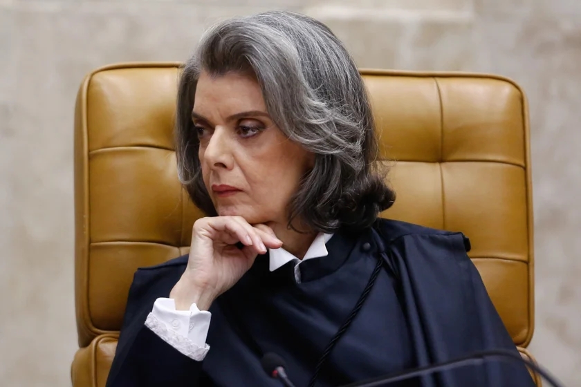 Despacho é da ministra Carmén Lúcia. Para ela, fatos narrados por Bolsonaro são 