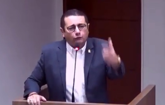 Cacá Gadelha diz que discurso de Tyrone não condiz com sua gestão e comenta sobre obras inacabadas