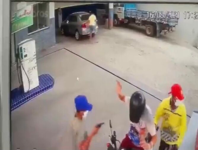 Durante o delito, os indivíduos subtraíram sob fortes ameaças um valor em dinheiro não revelado e em seguida foragiram tomando destino incerto (Foto: Reprodução)