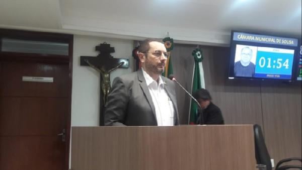 Cacá Gadelha ressalta história de Marcondes, lamenta ataques do vice-prefeito e se pergunta: