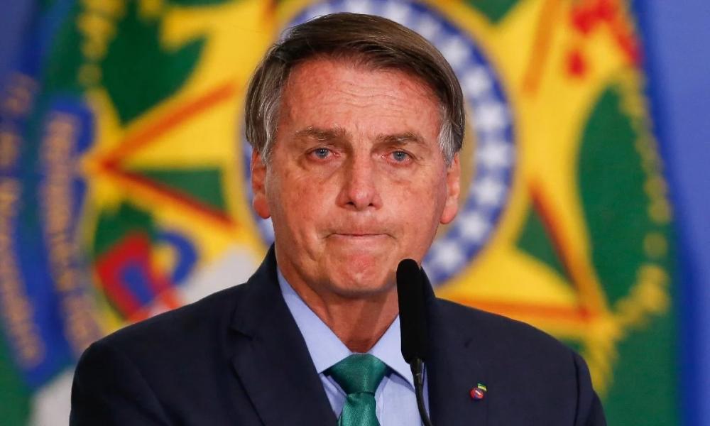 A proporção dos que acham que o mandatário deve continuar no cargo caiu 13 pontos percentuais, de 45% para 32% (Foto: Sergio Lima / AFP)