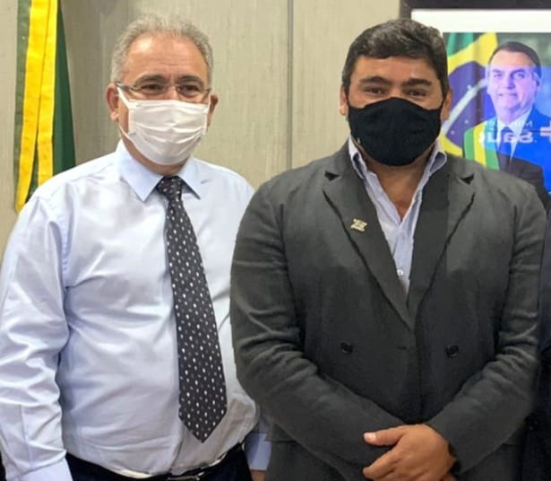 O Prefeito de Marizópolis, Lucas Braga, visitou o Ministro da Saúde, o paraibano Marcelo Queiroga (Foto: Divulgação)