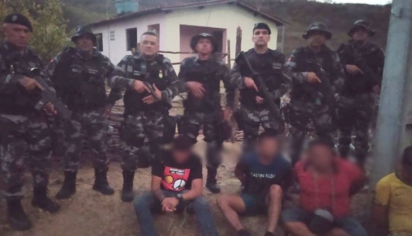 Depois de presos, os homens foram conduzidos para a Delegacia de Polícia Civil de Itaporanga, para as medidas cabíveis (Foto: Reprodução)