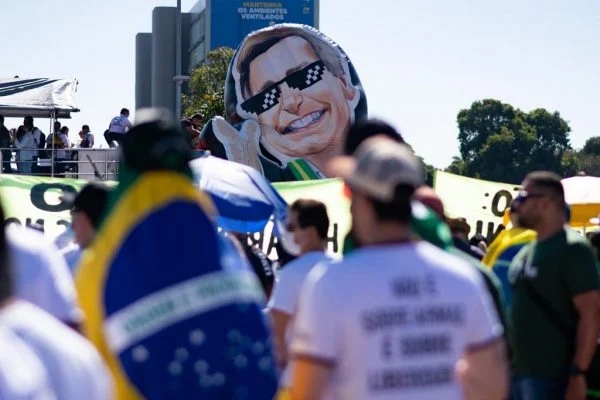 Bolsonaristas tentam mobilizar apoiadores para atos na Esplanada e na Av. Paulista. Grupos oferecem pagamento via Pix ou parcelado no cartão (Foto: Metrópoles)