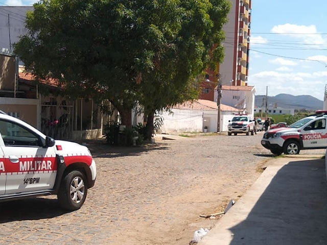 O cerco está montado ainda no local na tentativa de capturar os criminosos (Foto: Reprodução)