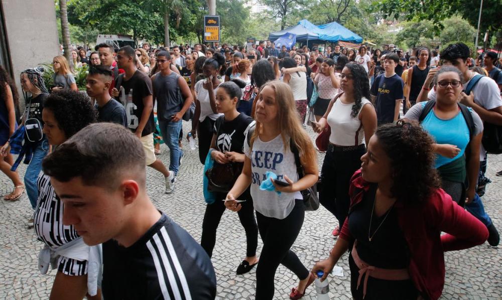 Para concorrer às bolsas integrais, os estudantes precisa comprovar até um salário mínimo por pessoa. Foto: Fernando Frazão/Agência Brasil