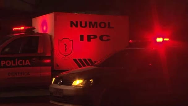 A Polícia Militar foi acionada e ao chegar no local, encontrou o acusado em um quarto da casa com a arma utilizada no crime (Foto: Reprodução)