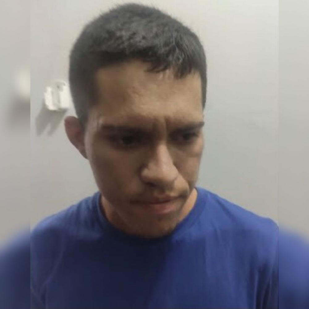 De acordo ainda com informações, o indivíduo já responde na Justiça pelos crimes de homicídio e porte ilegal de arma de fogo (Foto: Reprodução)