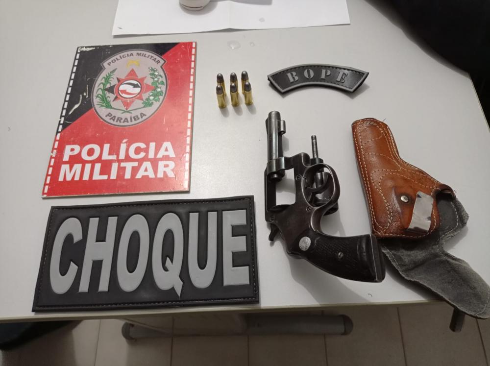 O vigilante recebeu voz de prisão e foi conduzido à Delegacia Distrital para serem adotadas as medidas cabíveis pela autoridade policial judiciária (Foto: Divulgação PMPB)