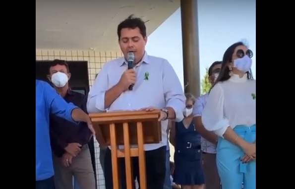 Durante solenidade alusiva ao dia da independência, Prefeito de Nazarezinho chama vereadores de oposição de golpistas e inflama plateia para vaiá-los