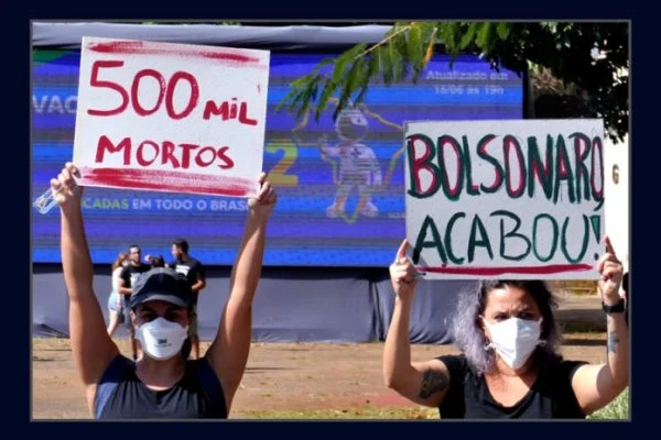 Pessoas protestando em Brasília (Foto: Orlando Brito)