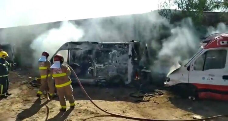 Momentos depois de um trabalho de rescaldo, o fogo foi controlado e a ocorrência concluída com êxito sem vítimas (Foto: Reprodução)