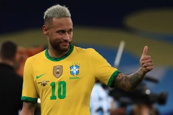 Atacante da seleção e do PSG rebateu a atriz Patrícia Pillar no Twitter (Foto: Buda Mendes/Getty Images)