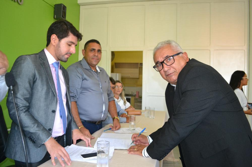 Prefeito de Aparecida, Valdemir Oliveira se filia ao partido do Governador João Azevedo. (Foto: Reprodução).