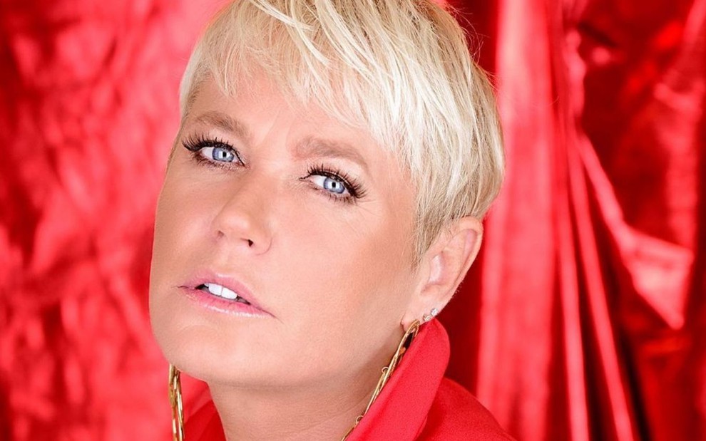 “Eu tenho uma relação de amizade, de amor, com o cara lá de cima. E ele também tem comigo. Eu não teria o que eu tenho, não teria mesmo”, disse Xuxa. (Foto: Reprodução).