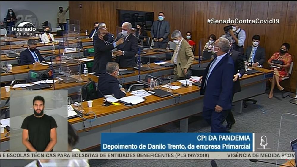 Senadores Renan Calheiros e Jorginho Melo batem boca na CPI da Covid (Foto: Reprodução/TV Senado)