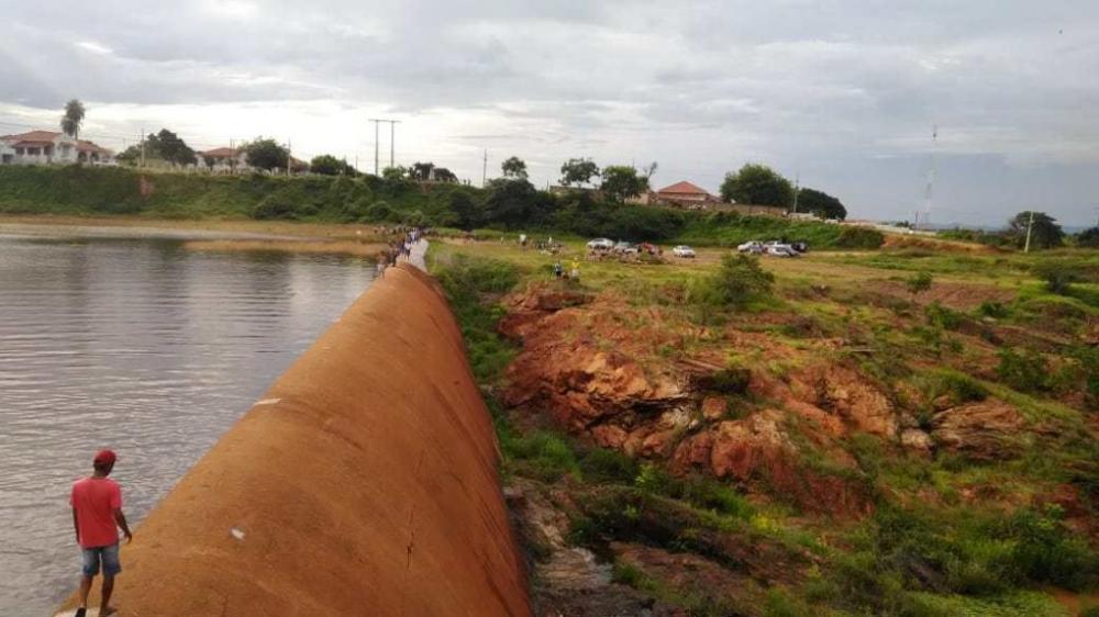 Açude de São Gonçalo pode sangrar a qualquer momento. (Foto: Reprodução).