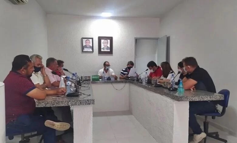 Câmara de Vereadores mantém parecer do TCE-PB e aprova contas de 2019 de Célio Aristóteles
