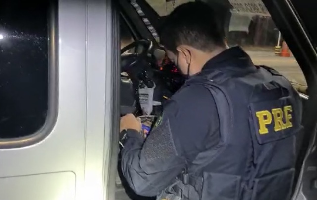 O homem teria pego a droga avaliada aproximadamente em R$9 mil em Cajazeiras, e teria como destino final João Pessoa (Foto: Reprodução)
