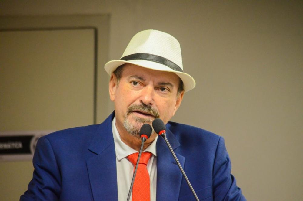 O atual prefeito de São José de Piranhas deixará a Prefeitura para ser o candidato do grupo. (Foto: eprodução).