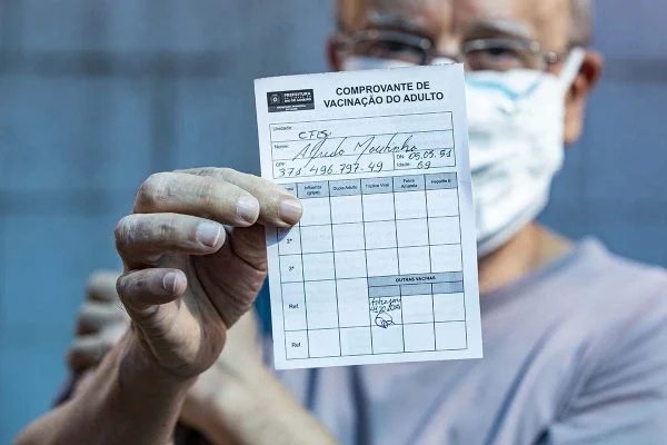 Várias capitais do país já adotam o passaporte vacinal, outros estão discutindo (Foto: Aline Massuca/Metrópoles)