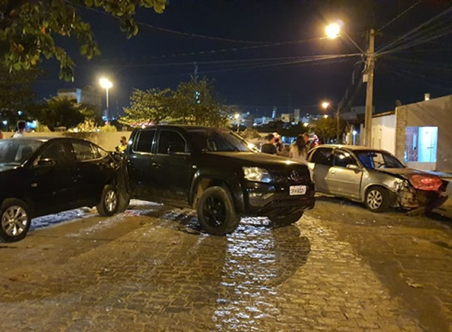 Uma guarnição da 4ª Companhia de Policiamento de Trânsito foi acionada, e compareceu ao local do ocorrido para adotar as medidas cabíveis (Foto: Patos TV)