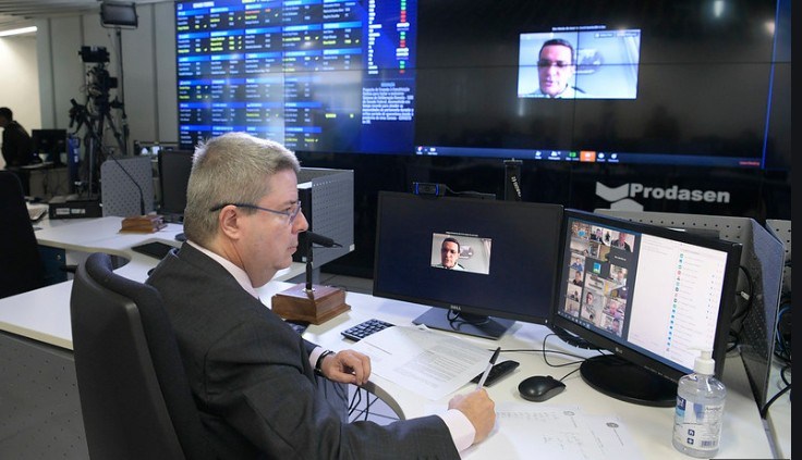 Senado aprovou projeto que estabelece o pagamento de um auxílio emergencial de R$ 600 a trabalhadores informais. (Foto: Reprodução).