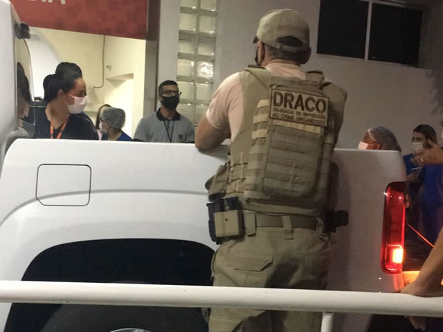 Vídeo: Confronto entre indivíduos e policiais termina com dois deles mortos na cidade de Patos; armas e material explosivo foram apreendidos