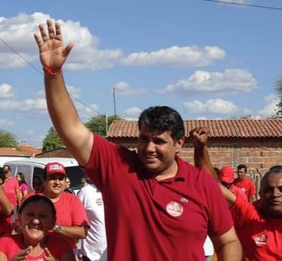 Zé Maranhão anuncia a volta de André Gadelha ao MDB. (Foto: Reprodução).